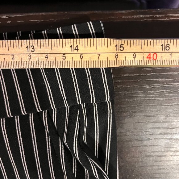 Hilary Radley Pull On Pants Size Medium Pin Striped Black/White Stretch Workwear - Picture 4 of 5